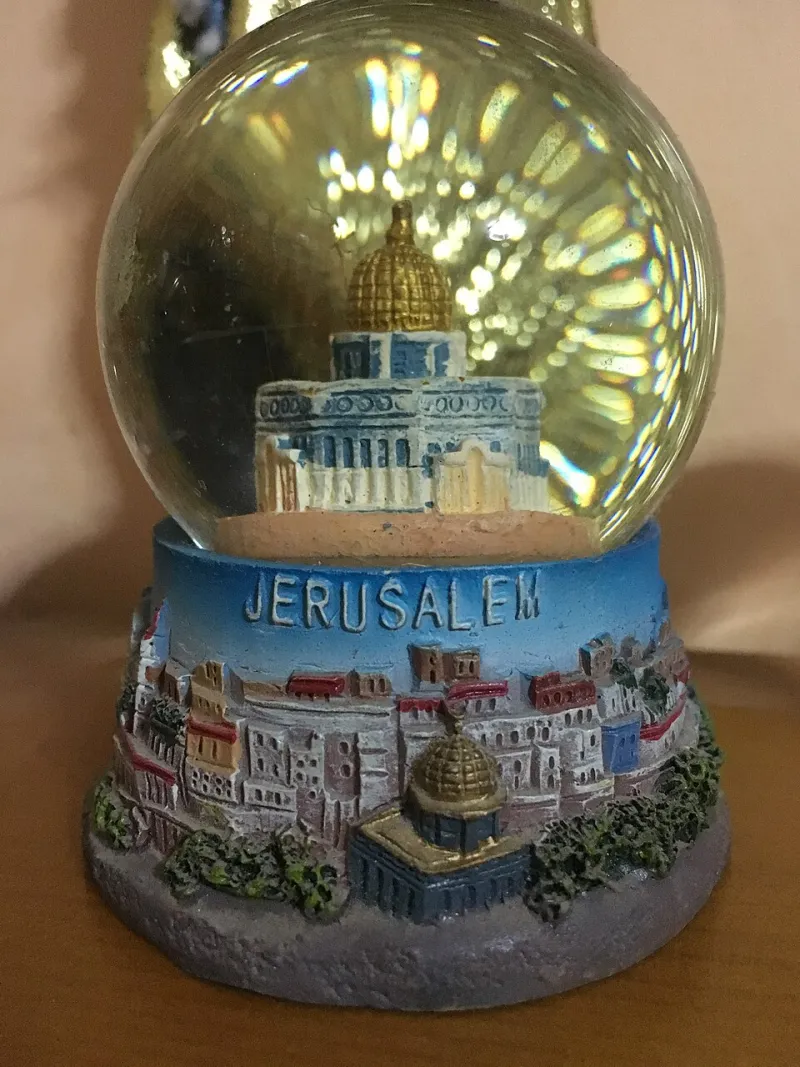 The Little Glass Bubble That Fooled America Into Thinking It Had Always Been There